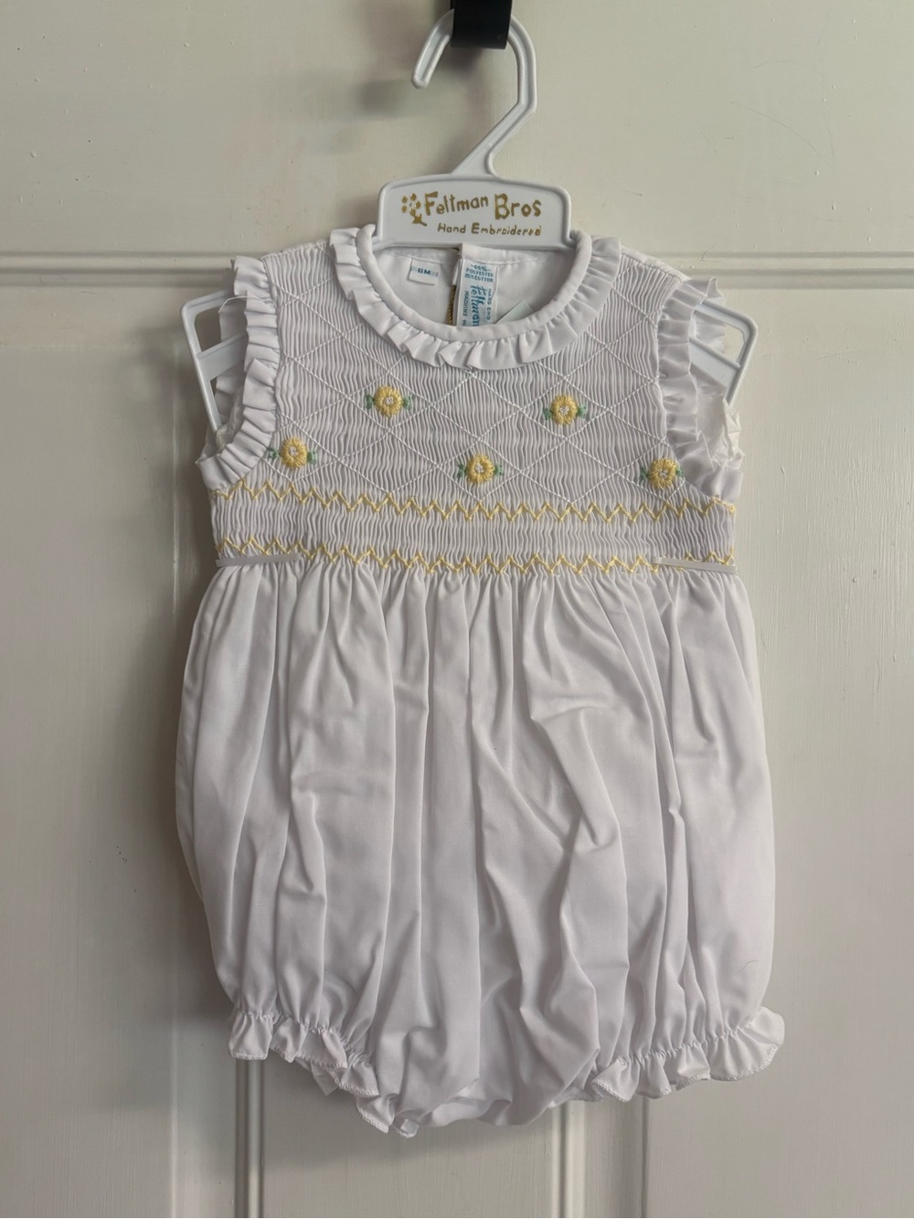 NWT 6M Feltman Brothers white/yellow Classic Daisy sleeveless Romper.  Retail 60